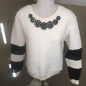 Women’s White Quilted Sweatshirt SZ M
